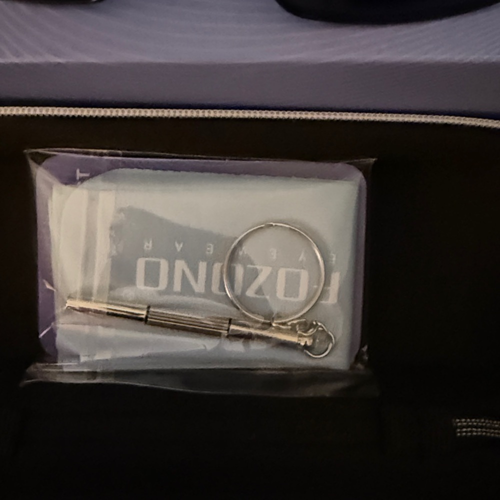 Fozono Black Sunglasses with Case - Picture 3 of 5